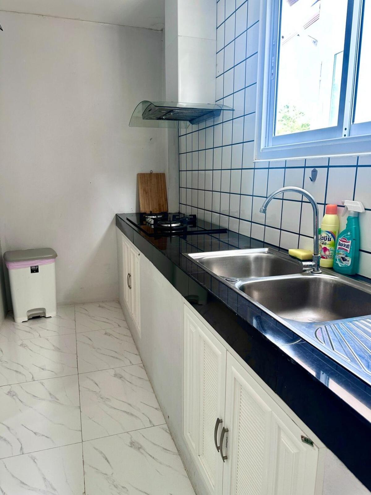 Y Apartment *