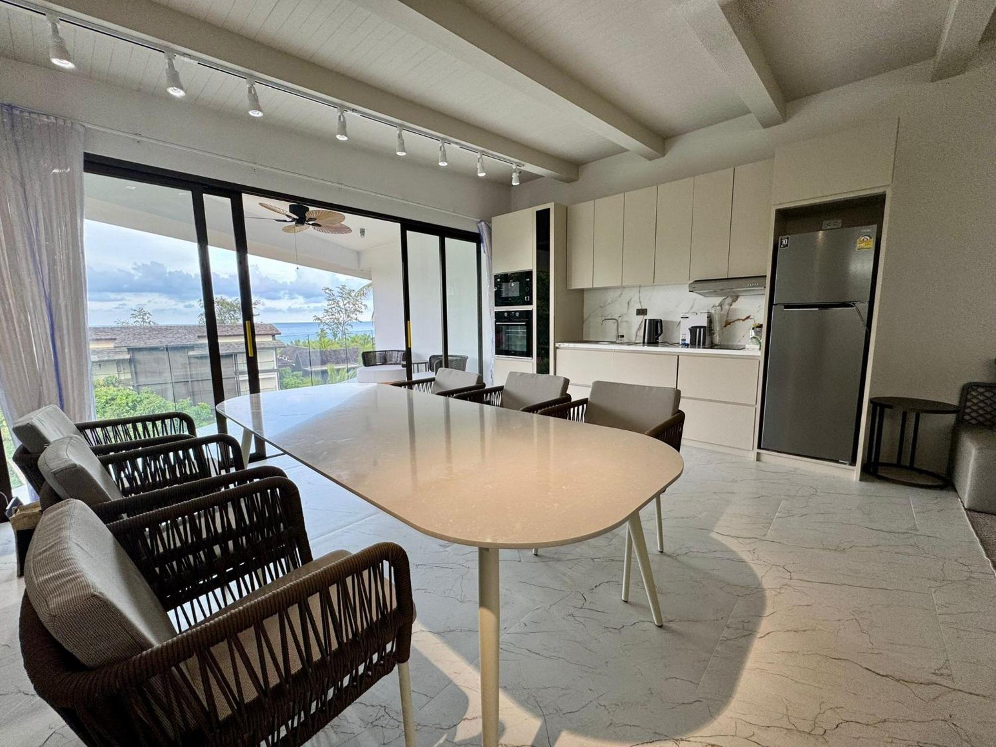 Beachside Apartment *