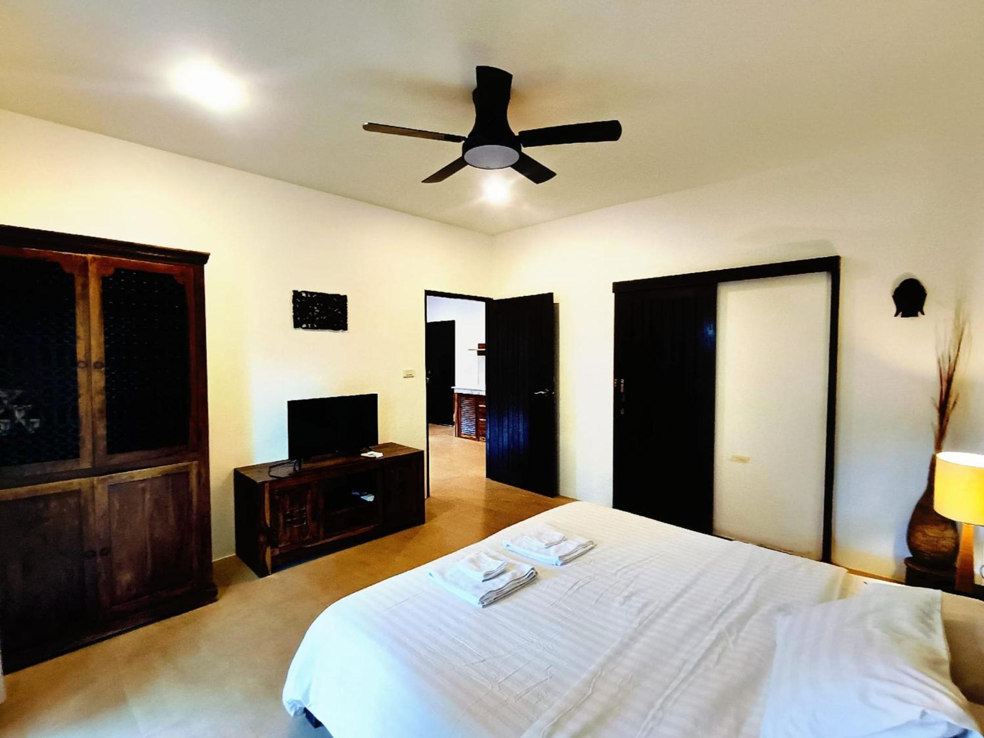 Baan Tropicana Villa