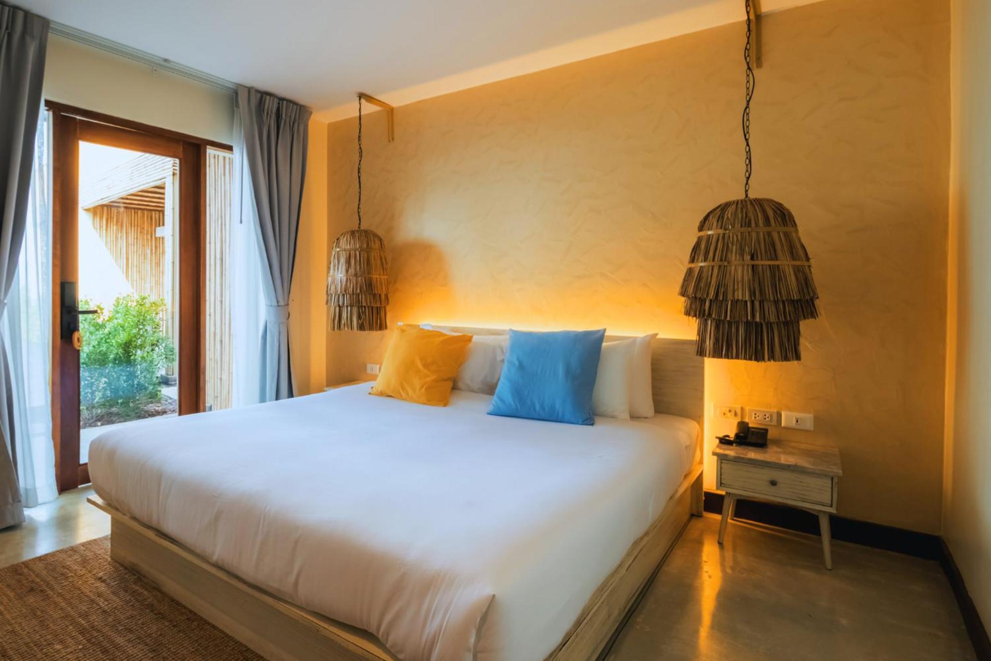 Sea Sun Bed & Beyond Hotel 3*