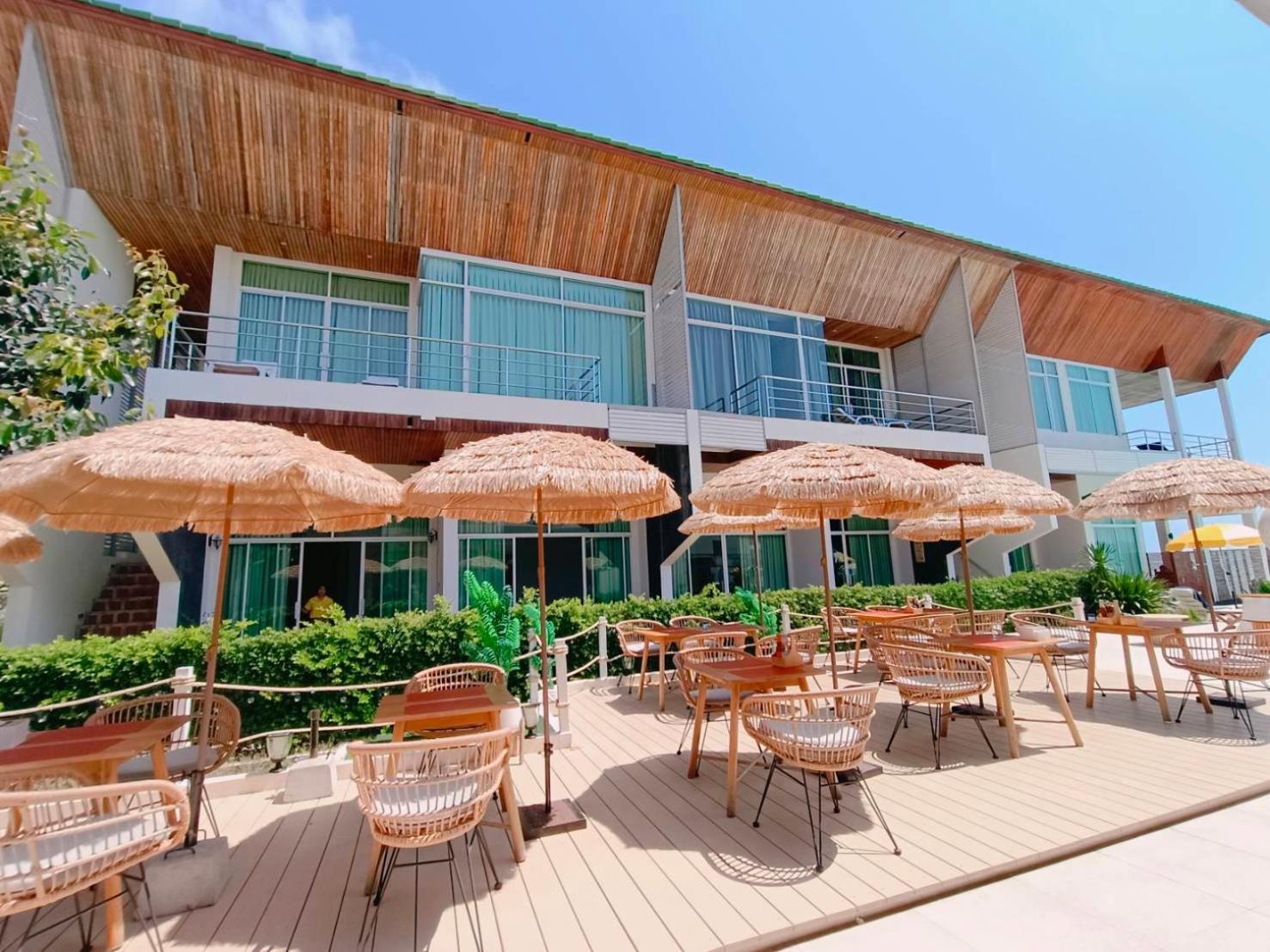 Hotel Smile Samui Front 4*
