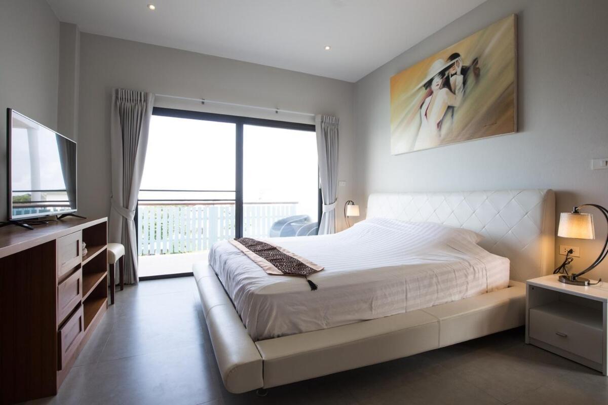 2 Bed Seaview 5 Mins To A2 Villa *