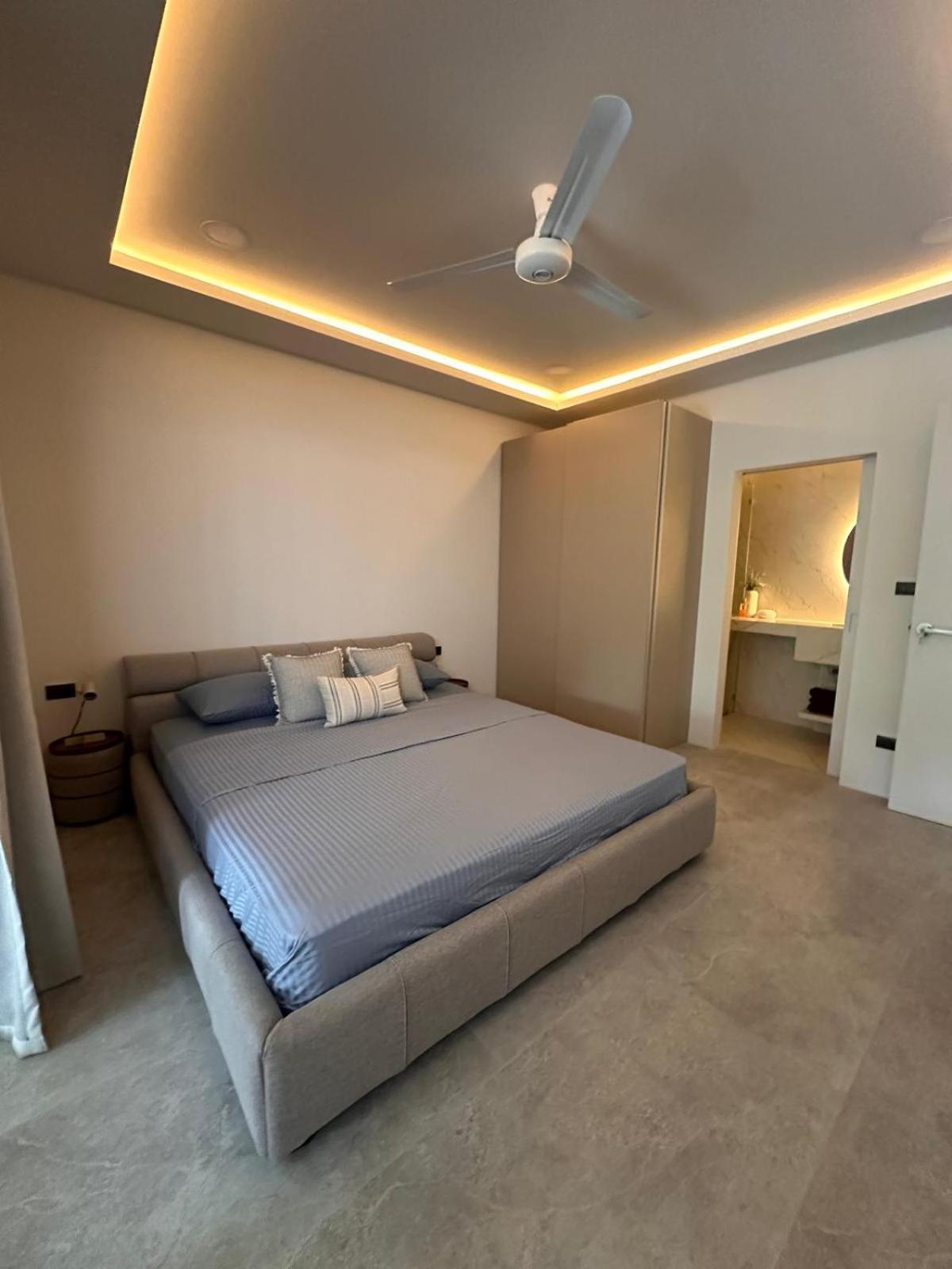 Beachside Apartment *