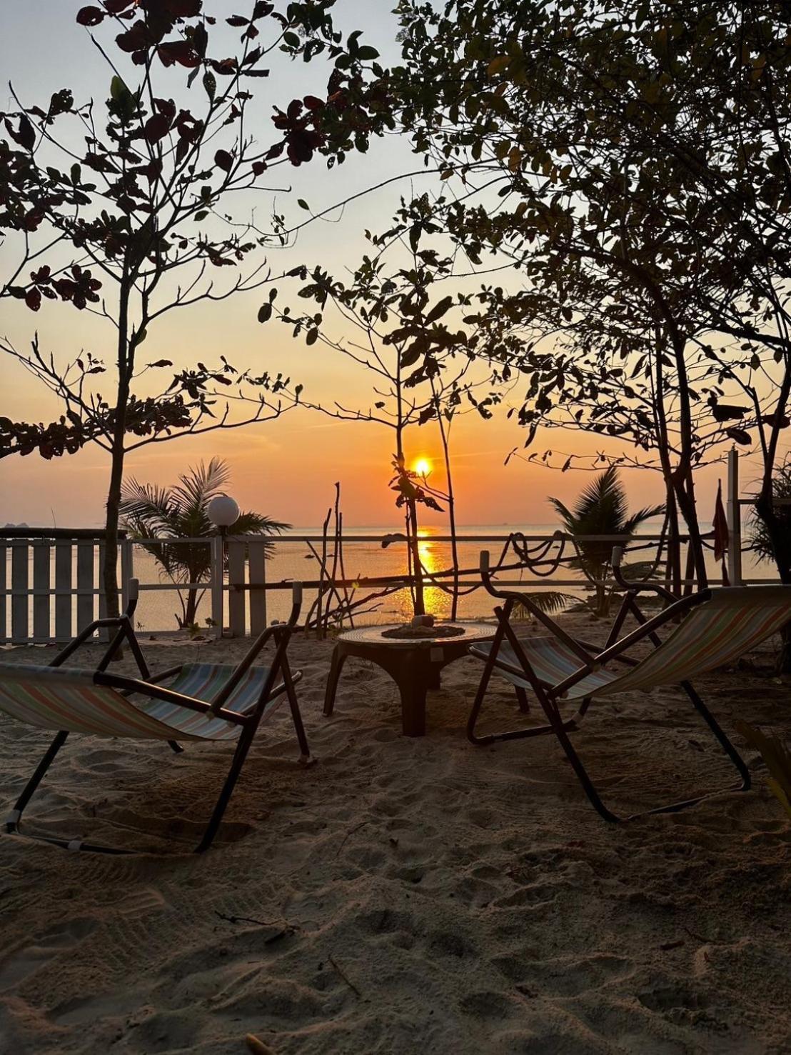 Oniro 2 Beachfront Tiny House At Koh Samui *