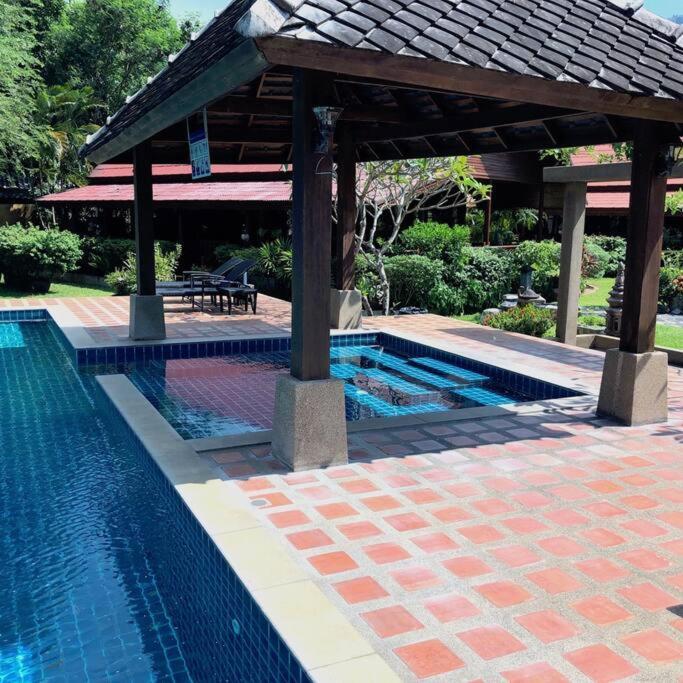 2 Bedroom Beachfront Bang Po Villa *