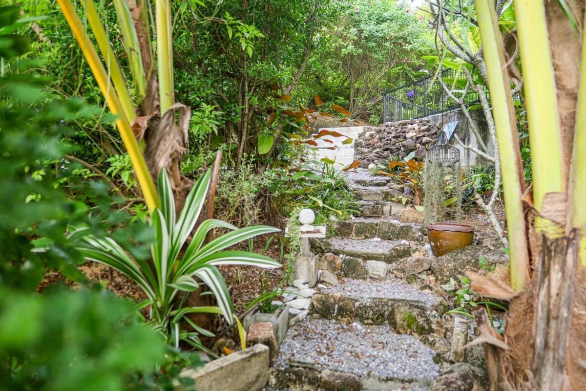 Botan 3br Poolgarden & Sea View In Chaweng Amphoe Koksamui