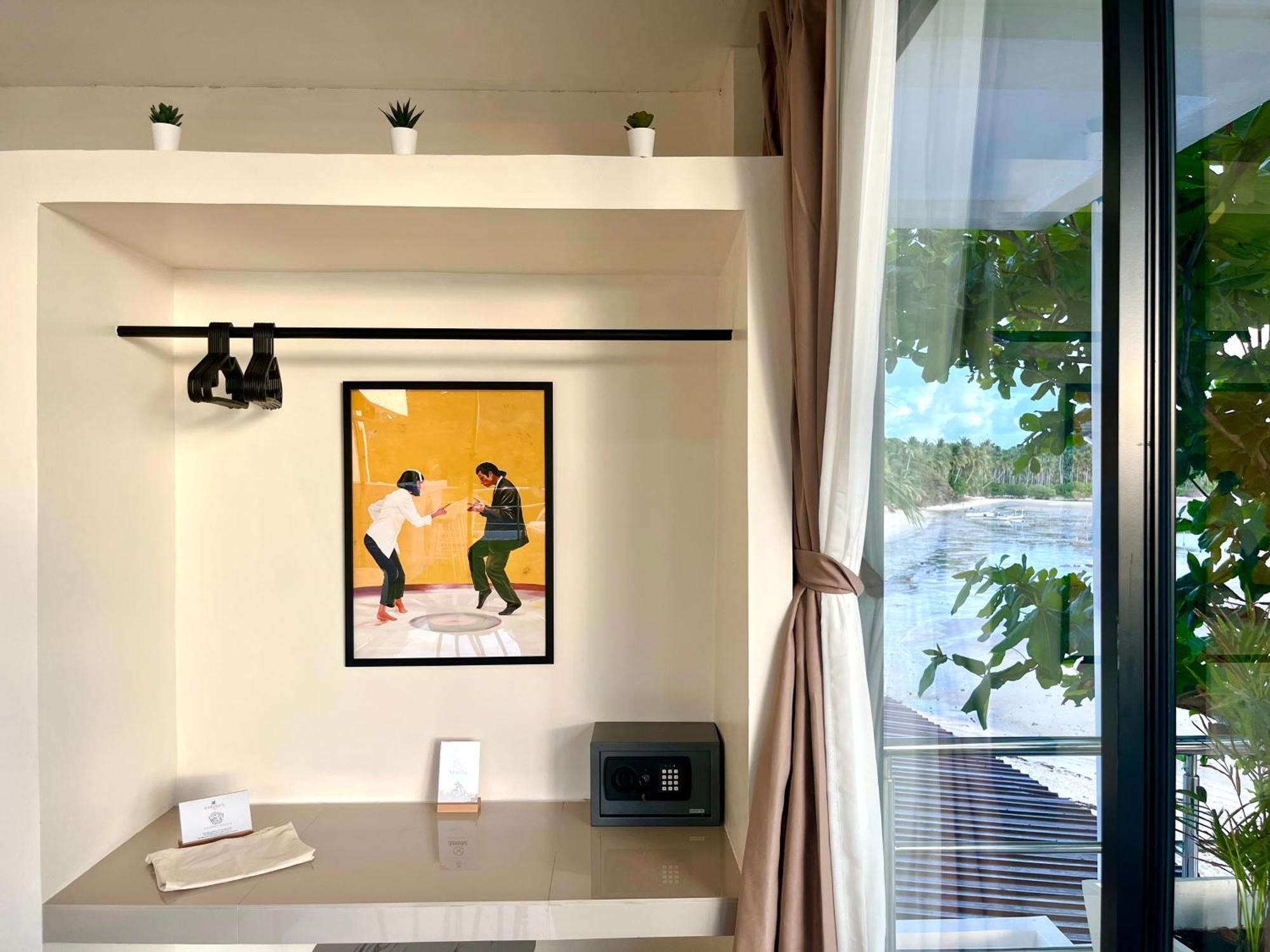 Hotel South *