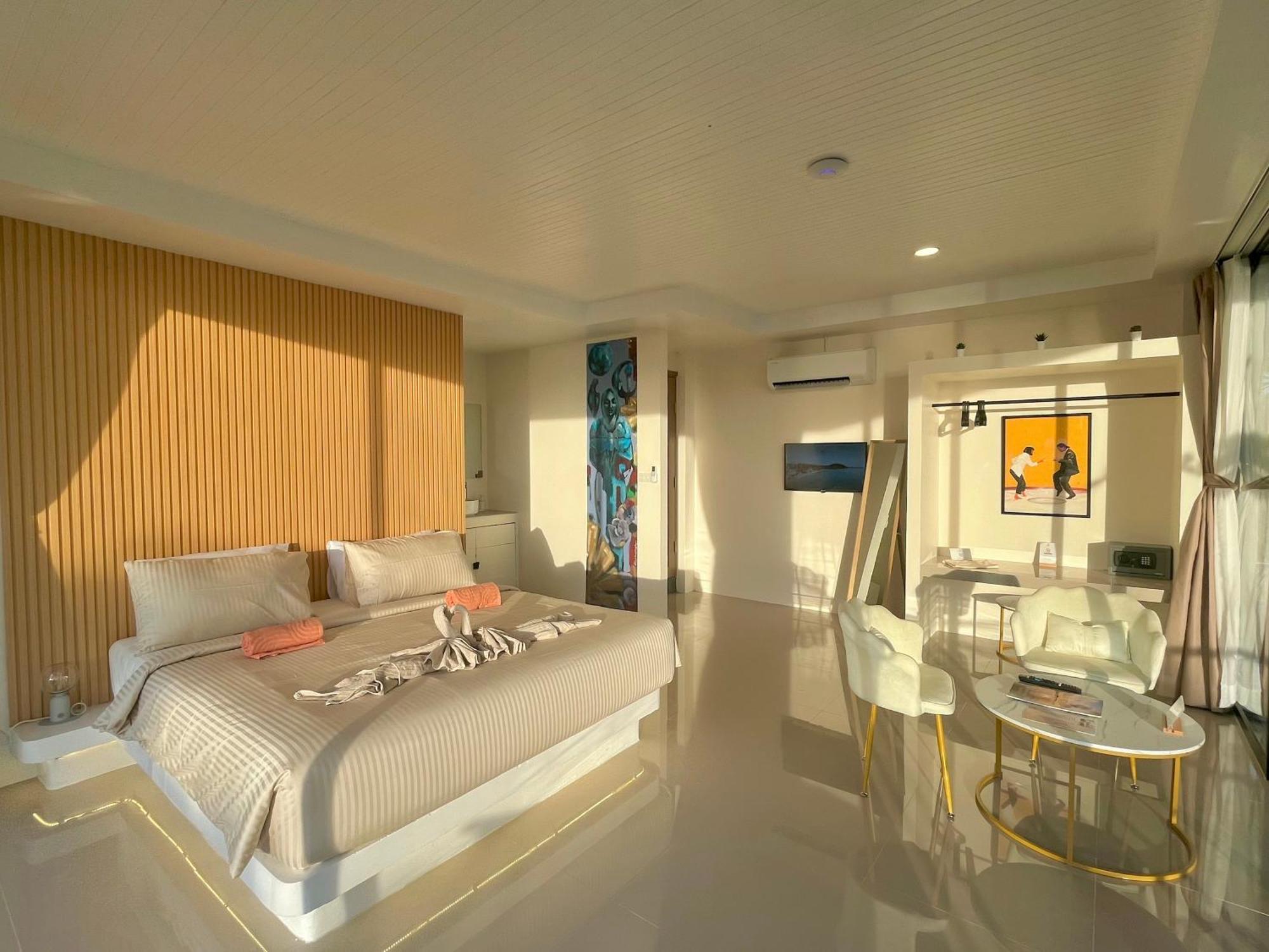 Hotel South