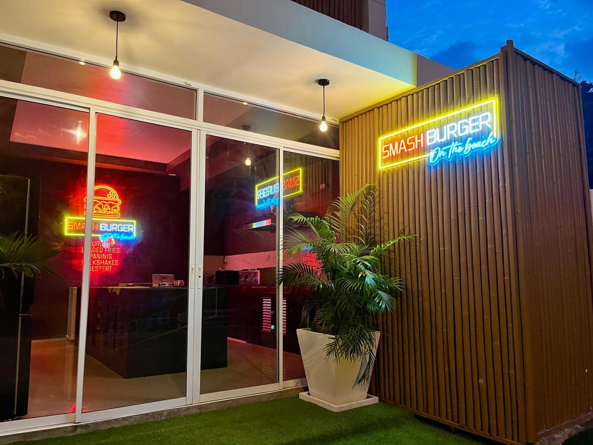 Hotel South *