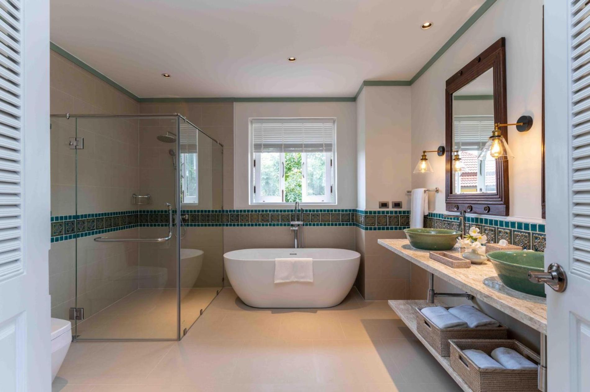 4 Bed Pool Steps From The - Kbr34