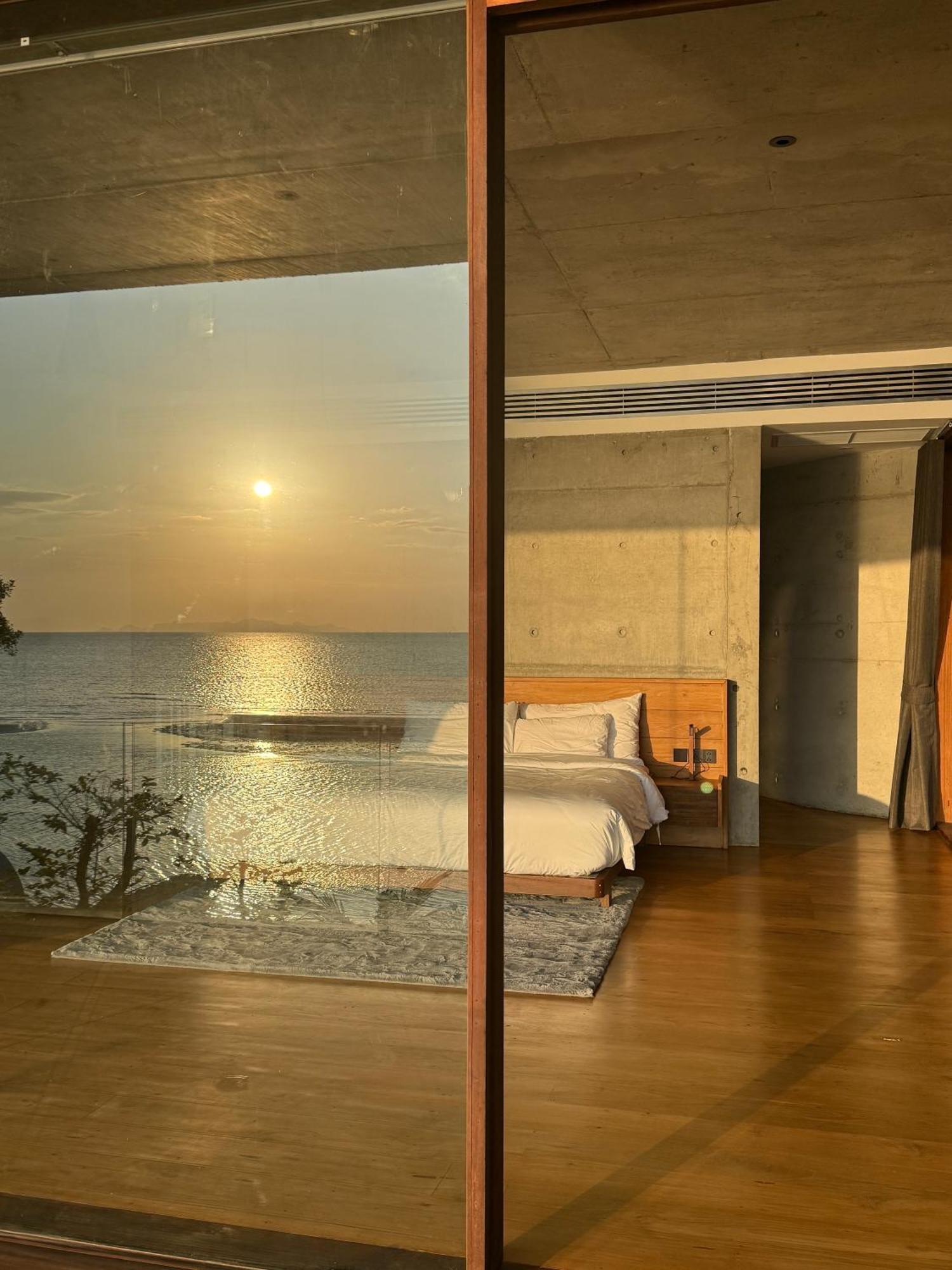 Vows Beachfront Hotel 3*