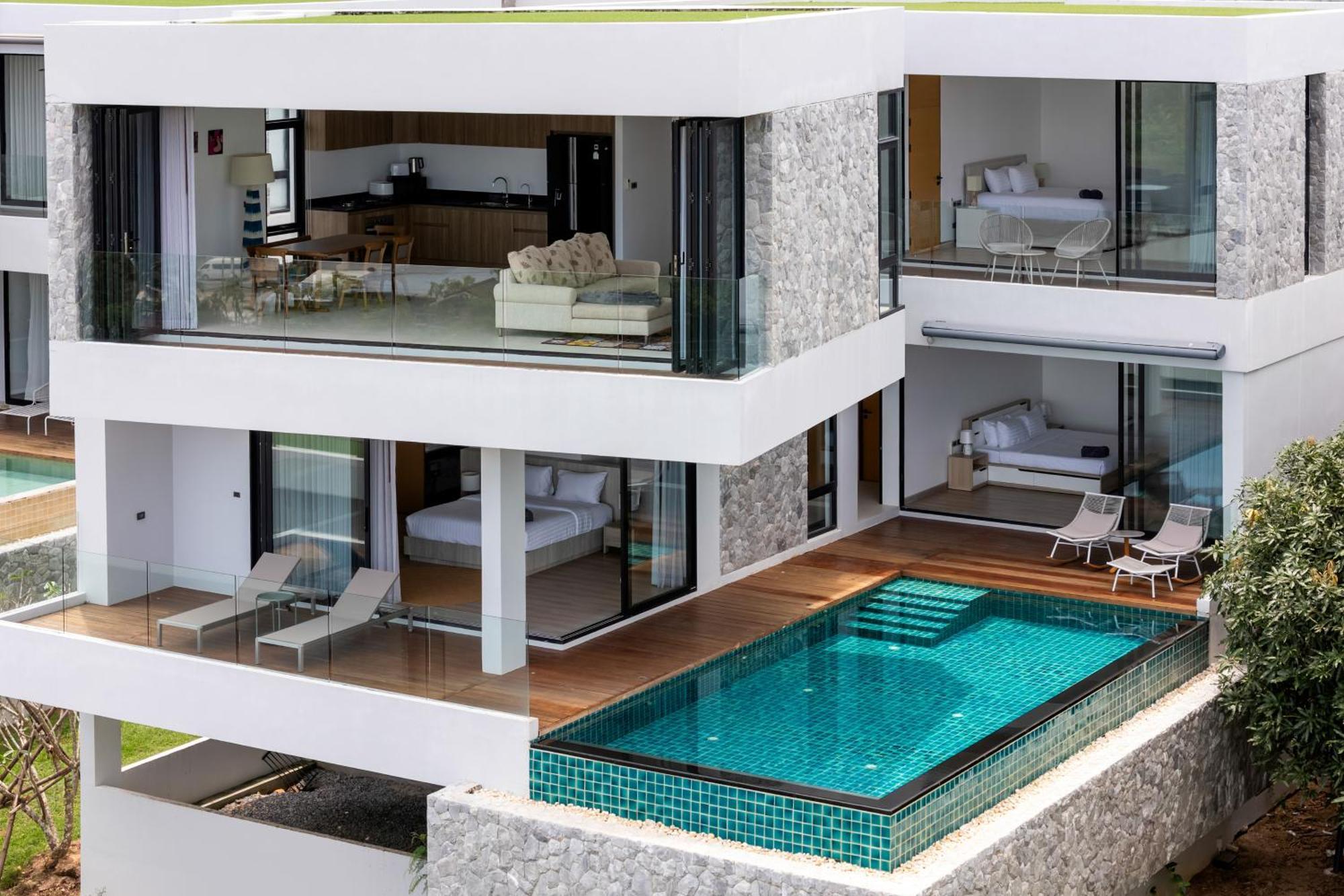 Serenity Bay, Modern 4-br Partial Sea View *