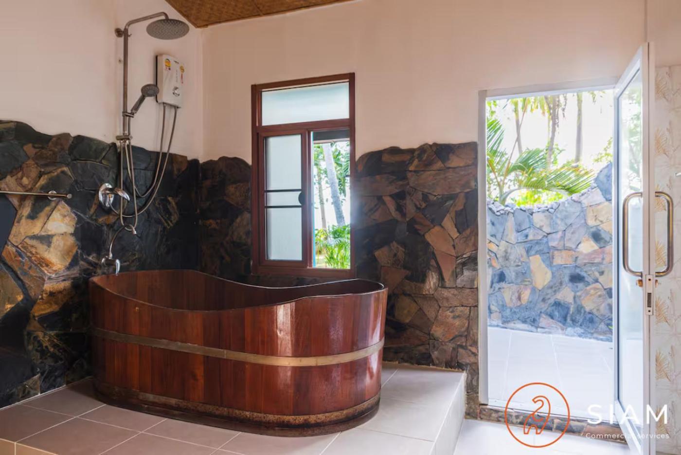 The Wooden House 3br - Sunset Garden Villa *