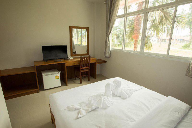 Noah's Ark Pool Apartment