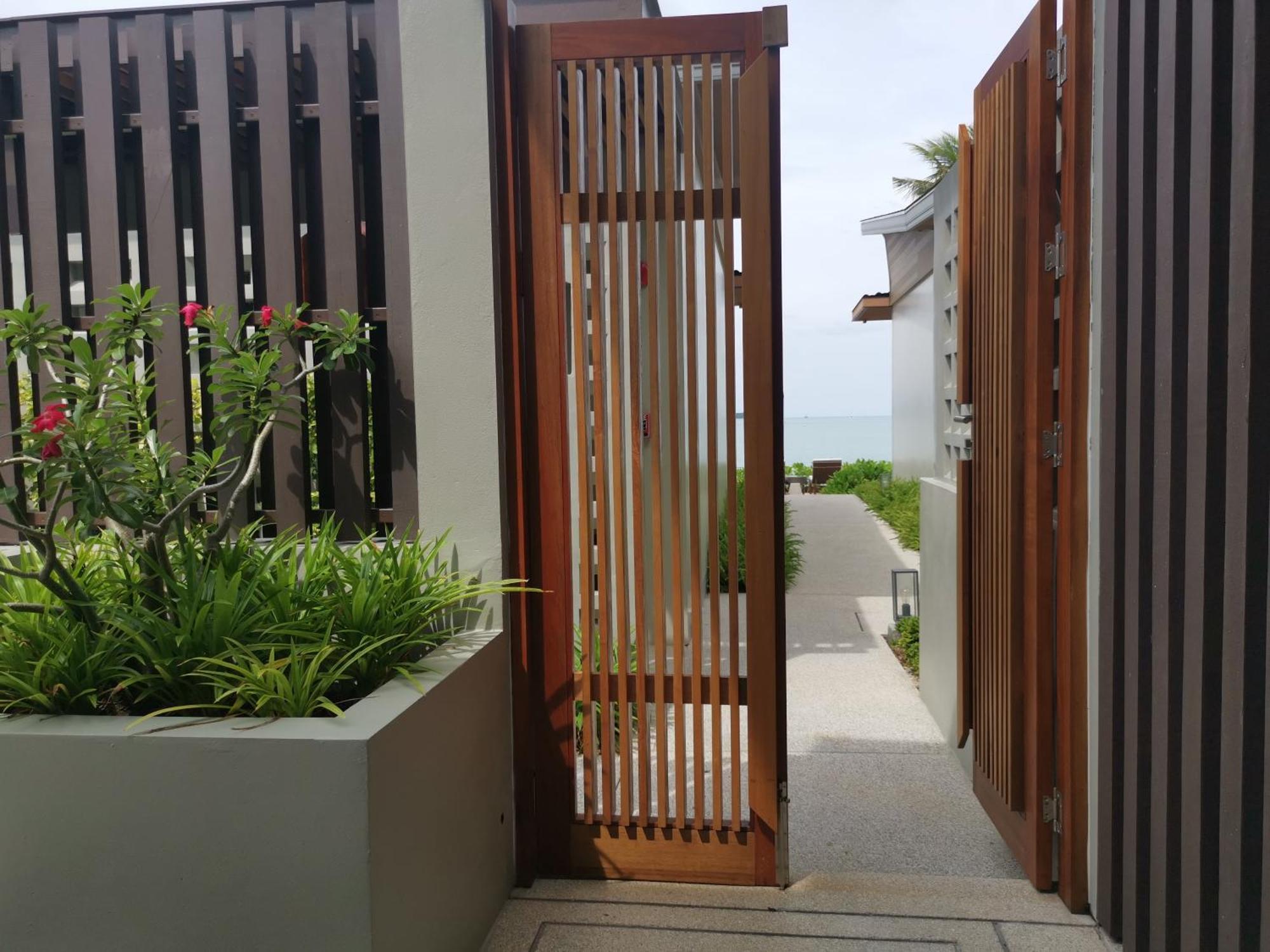 Prana Nandana Pantai Bangrak
