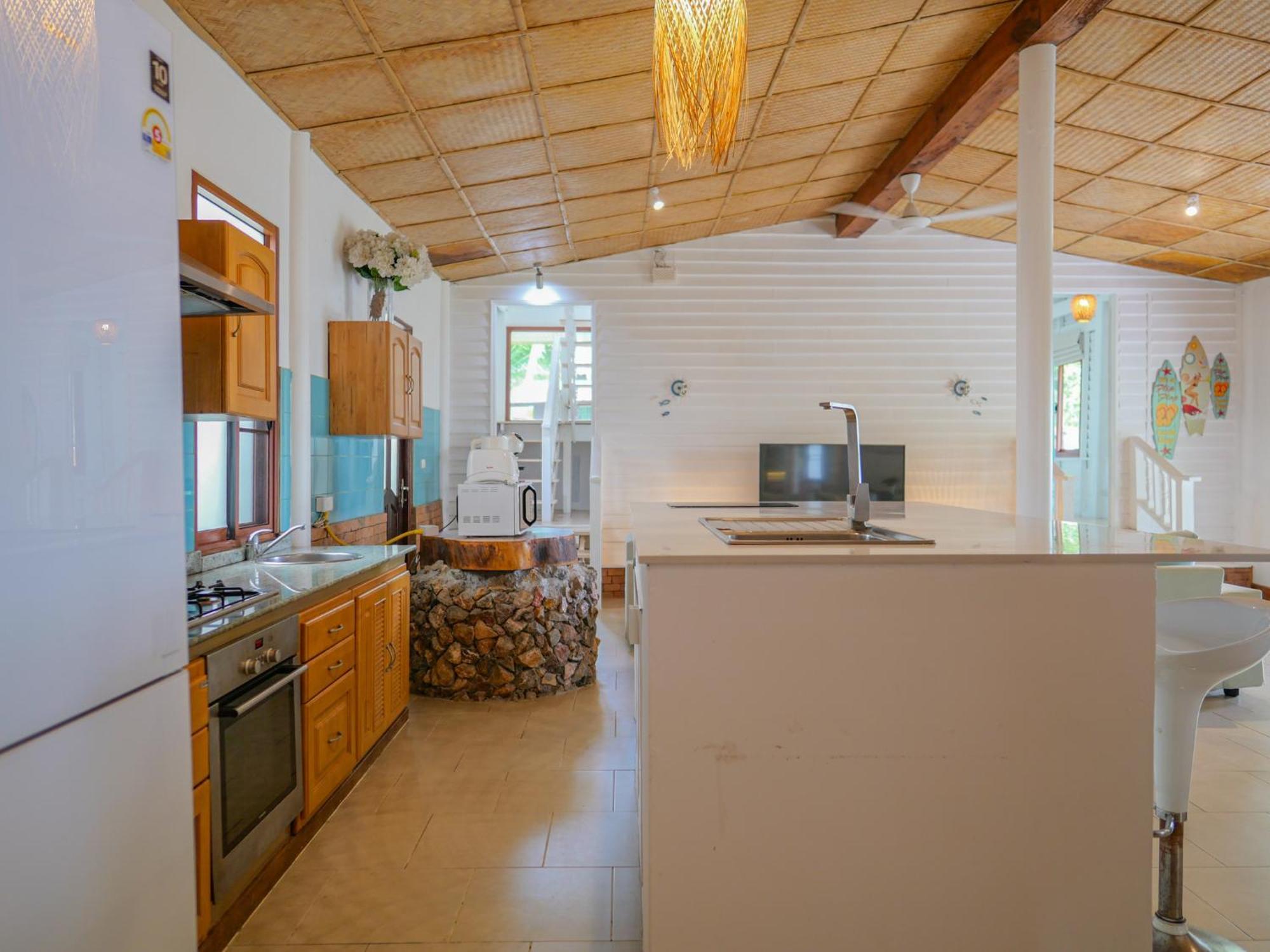 The Wooden House 3br - Sunset Garden Villa Taling Ngam Beach