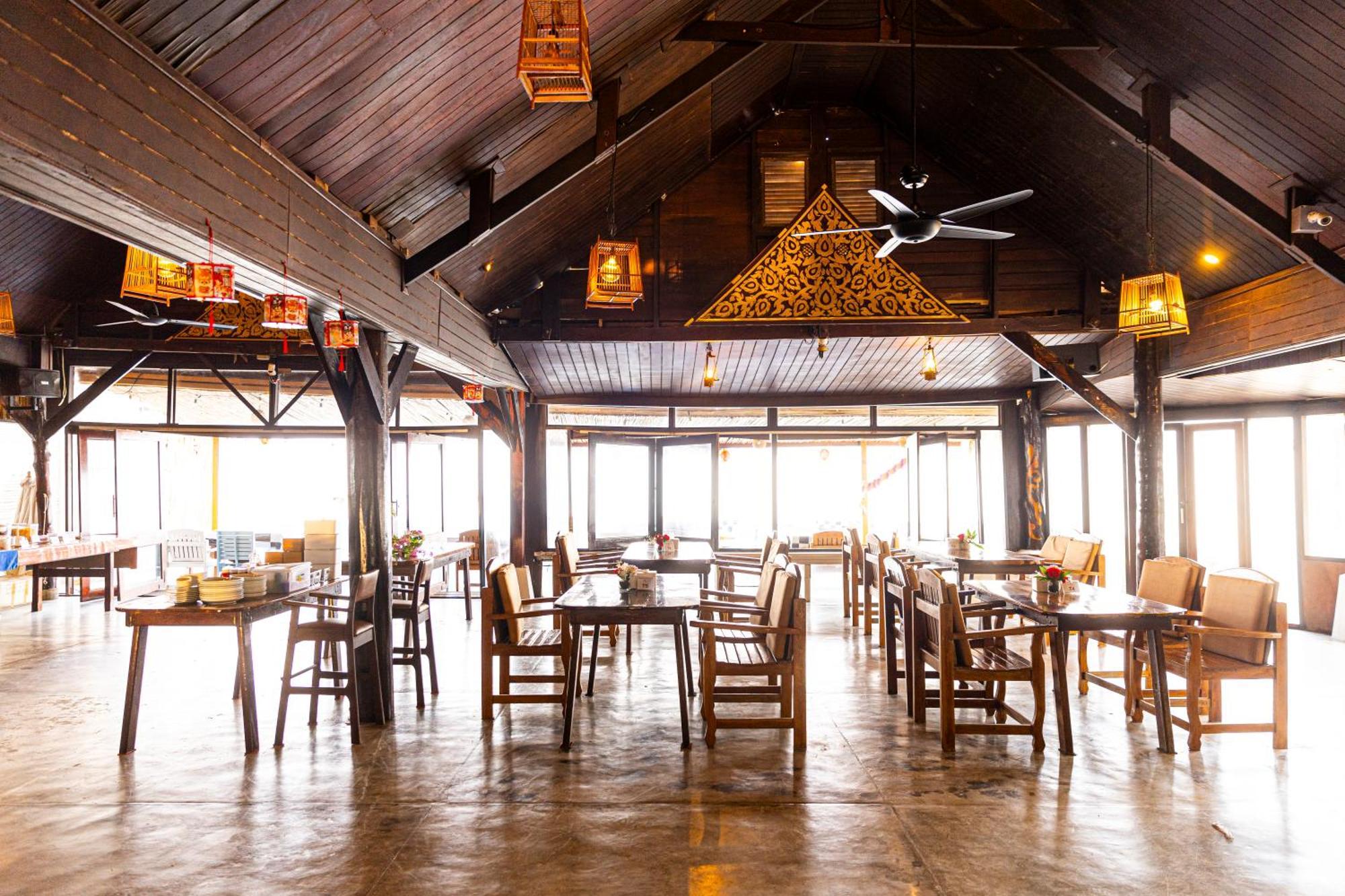 Lipa Beach Resort 4*