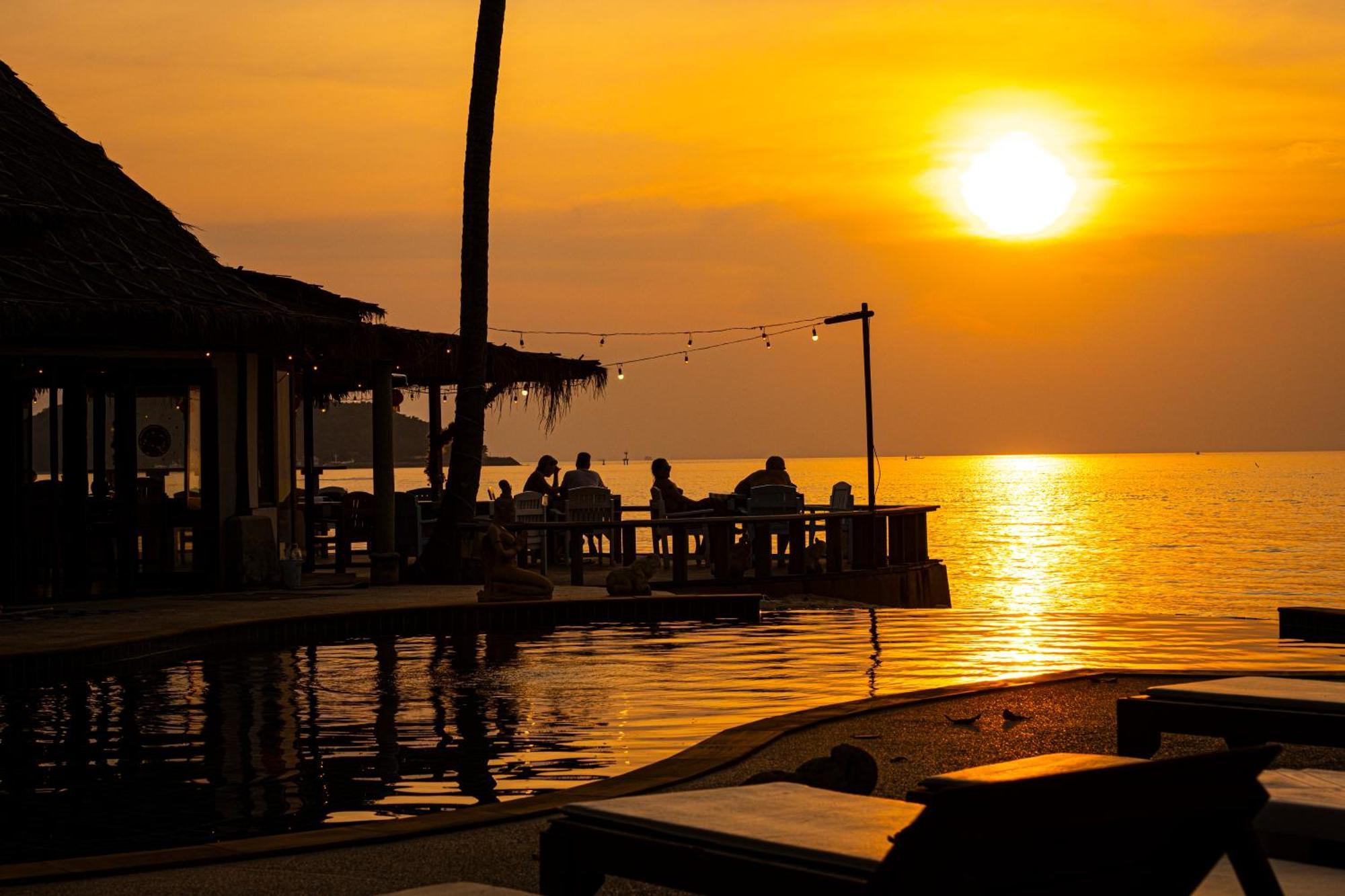 Lipa Beach Resort 4*