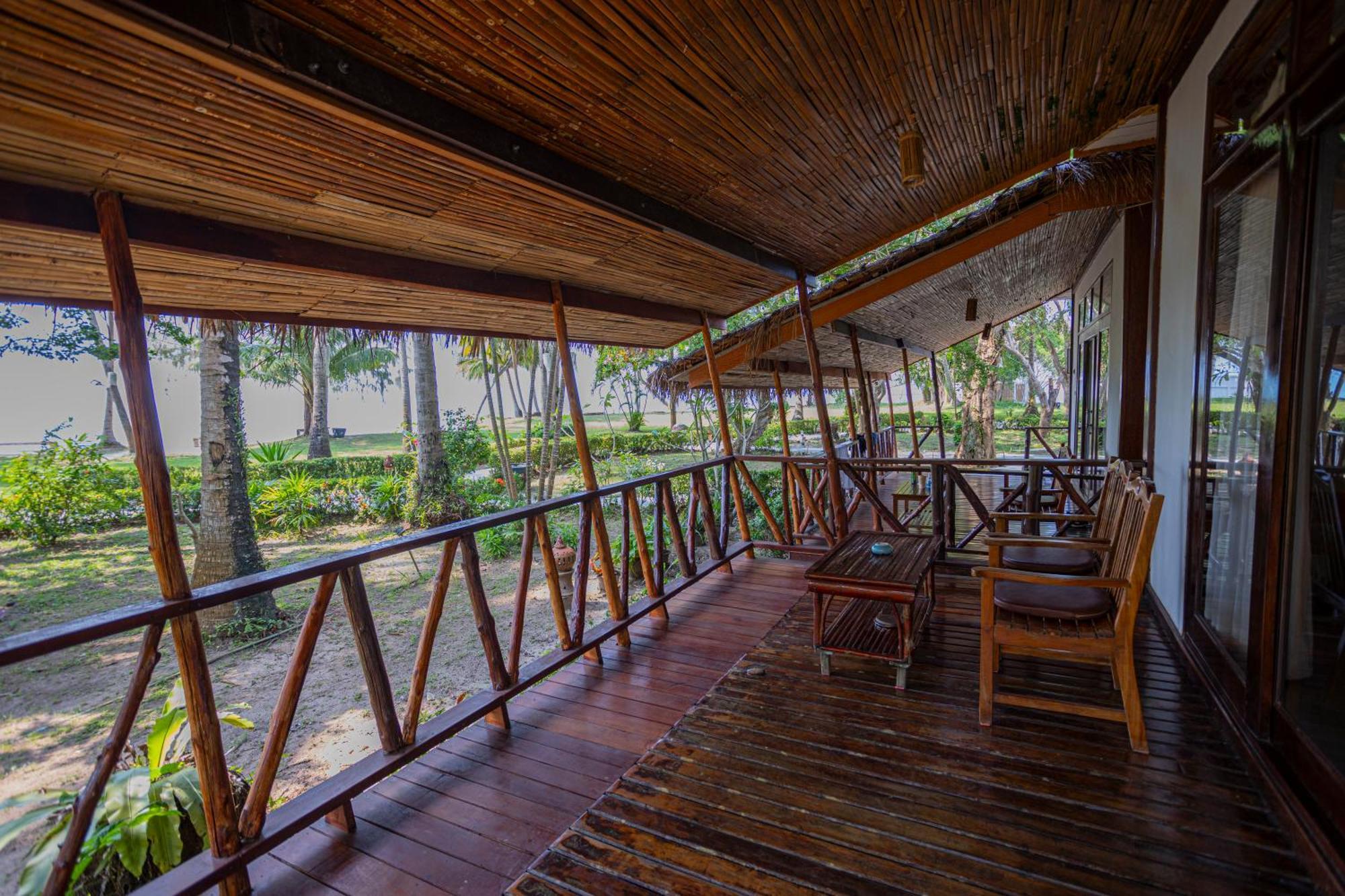 Resort Lipa Beach