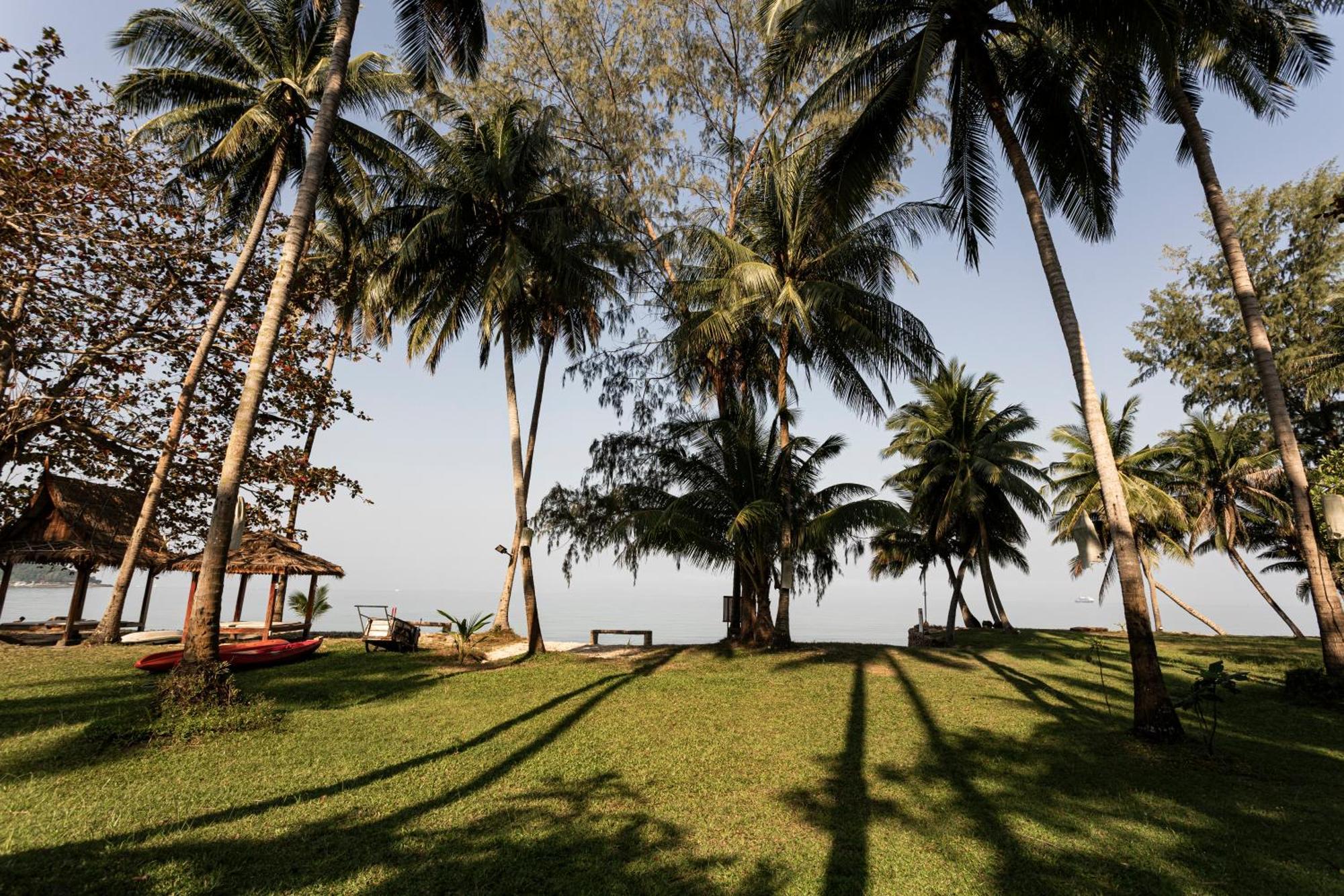 Resort Lipa Beach