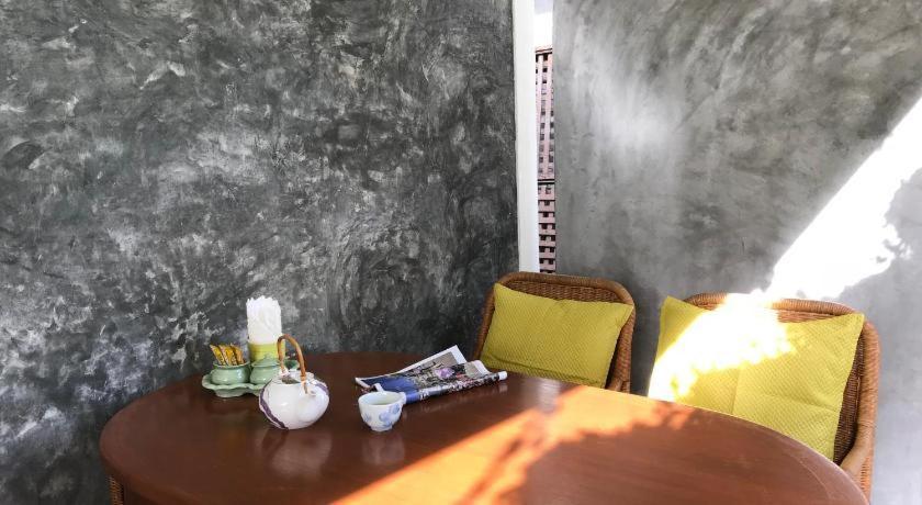 Baan Sala Lung Dam Hotel