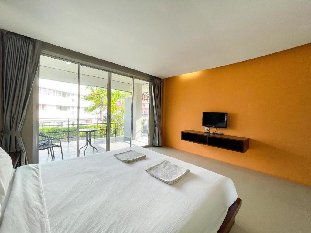 Hotel The Living Pool 3*