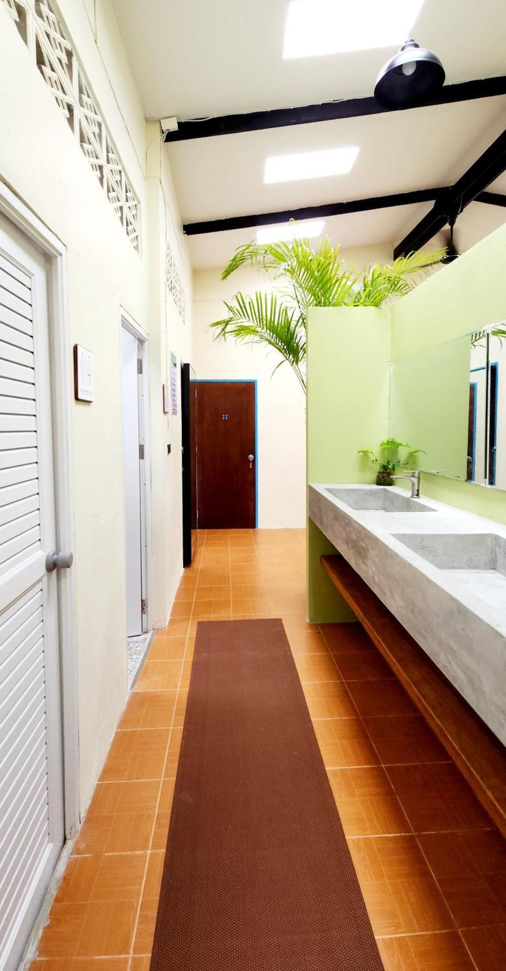 Baan Hinlad Waterfall Hostel *