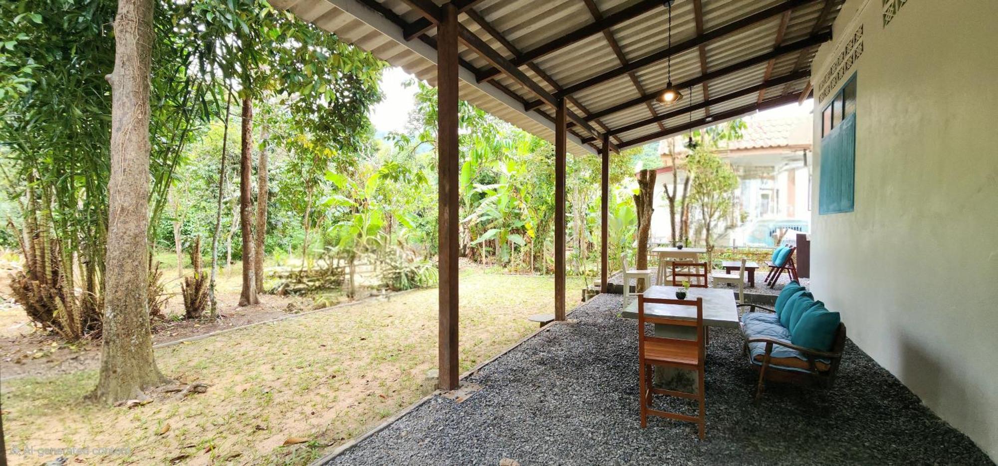 Baan Hinlad Waterfall Hostel *