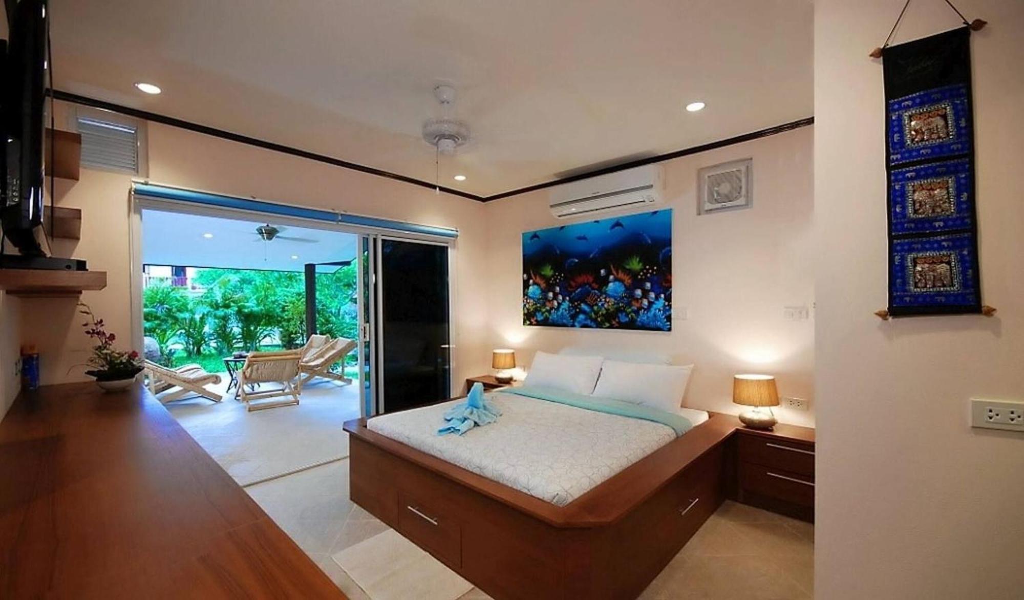Villa Luxurious Thai-Style Villa With A Swimming Pool Just 20 Meters From Beach Access Ban Bang Po