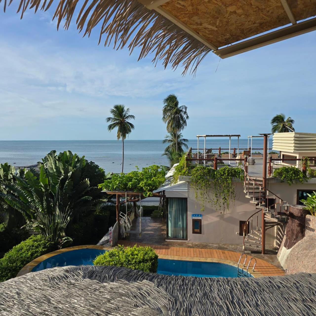 Resort The Rock Samui Beachfront - Sha 5*