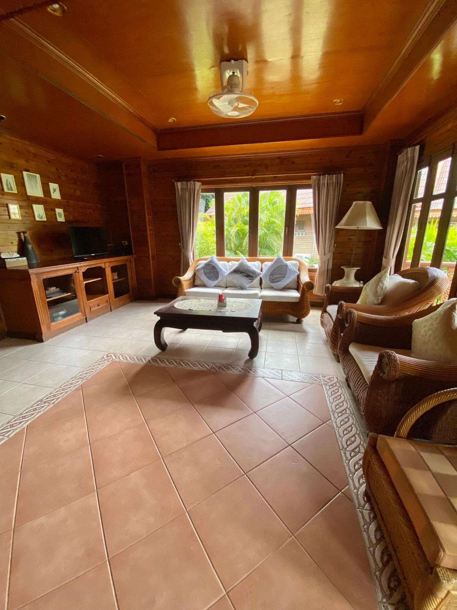 Baan Laem Noi Villa's *