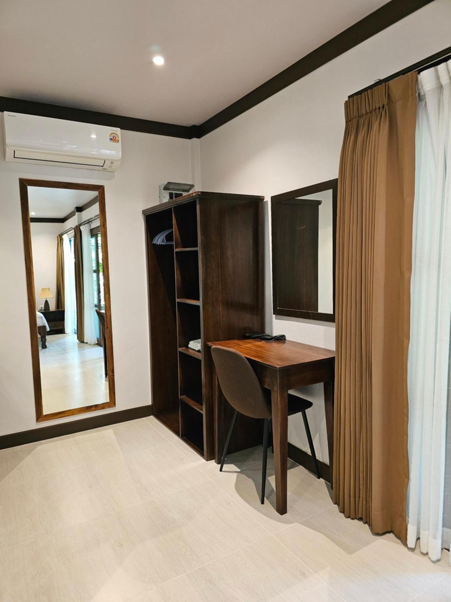 Bang Po Hut Resort 3*