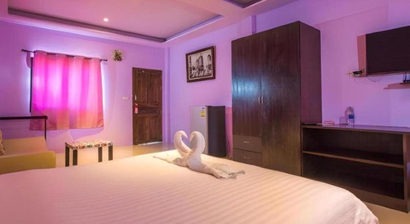 Fewtor Place 3*