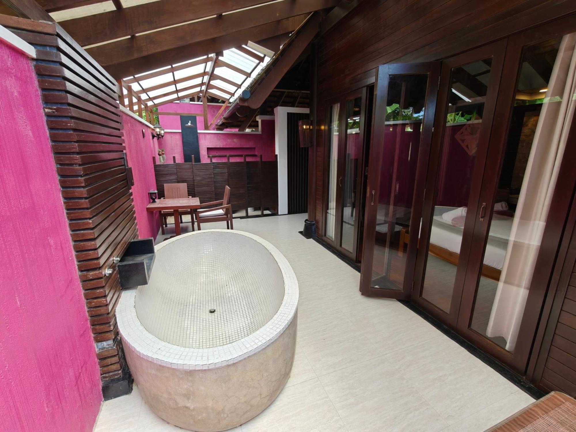 Bhundhari & Samui Resort 4*