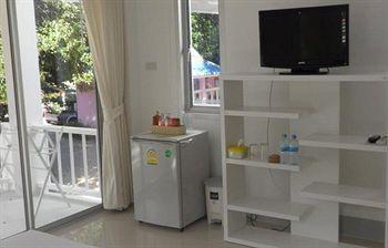 Amity Beach Maret