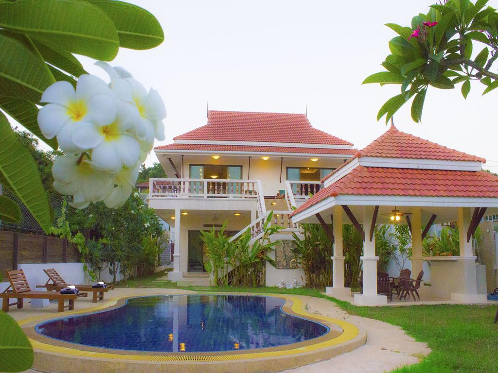 Baan Dorkbua Villa * Bophut