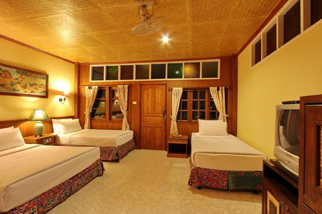 Hotel World 3*