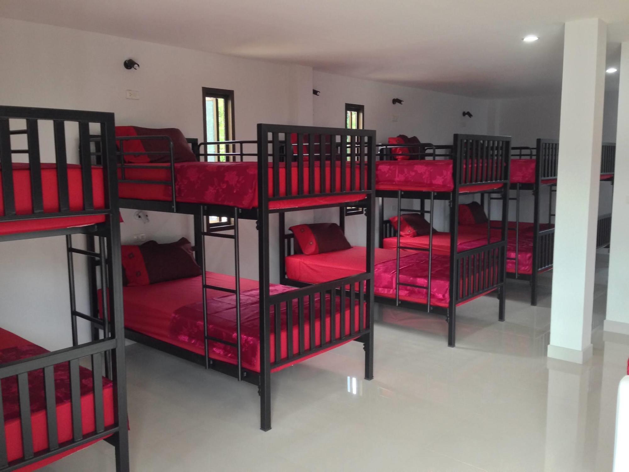 Samui Backpacker Hostel *
