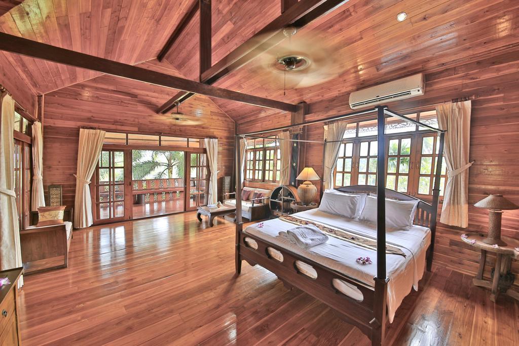 Paradise Island Estate 4*