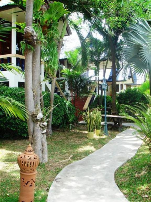 Resort Baan Rom Mai