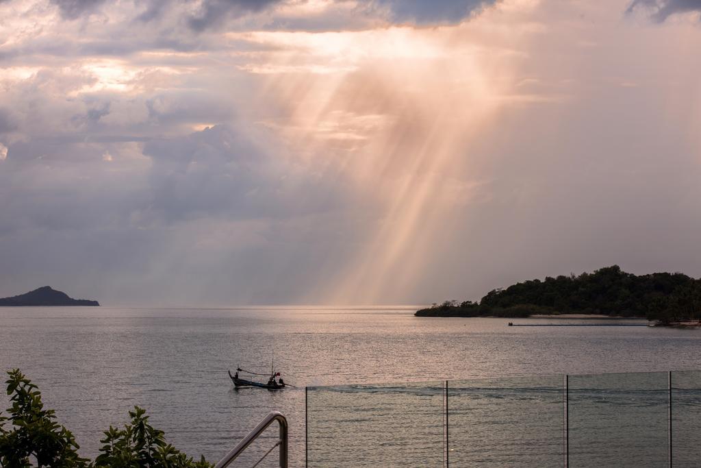 Villa Manta Samui - Your Private Waterfront Oasis *