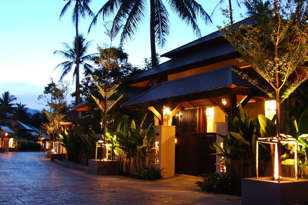 Large 4 Bed Short Walk To Maenam Villa