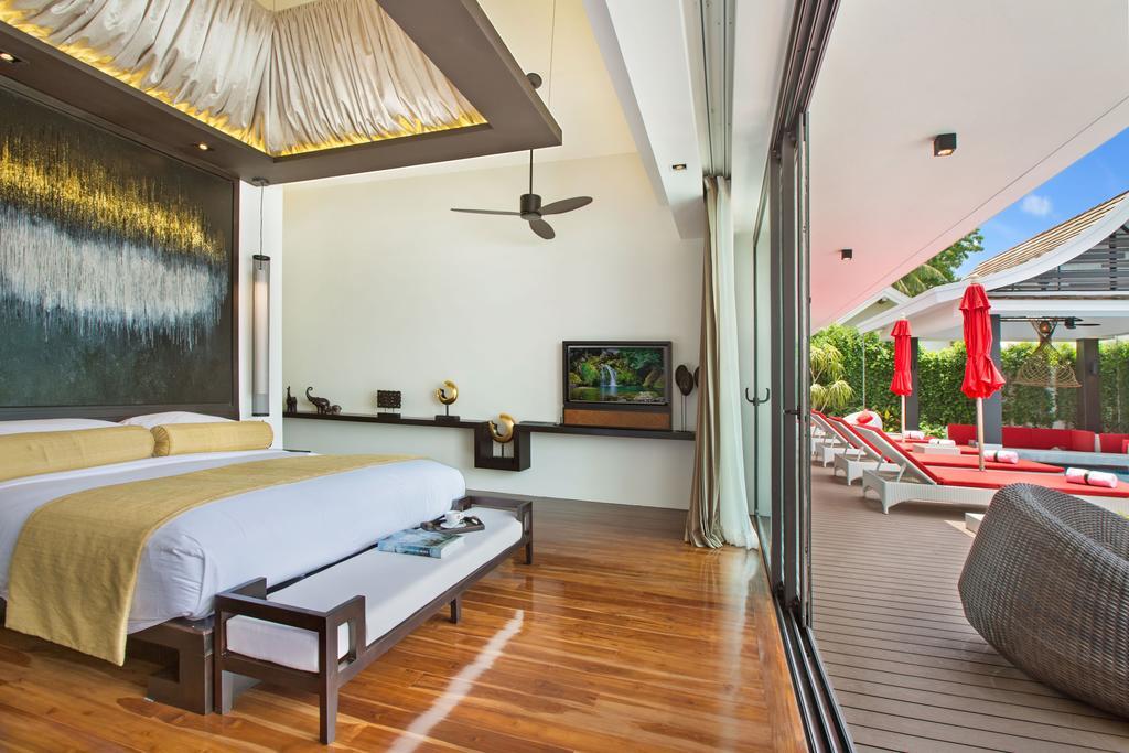 Julia Koh Samui With Cook And Majordome