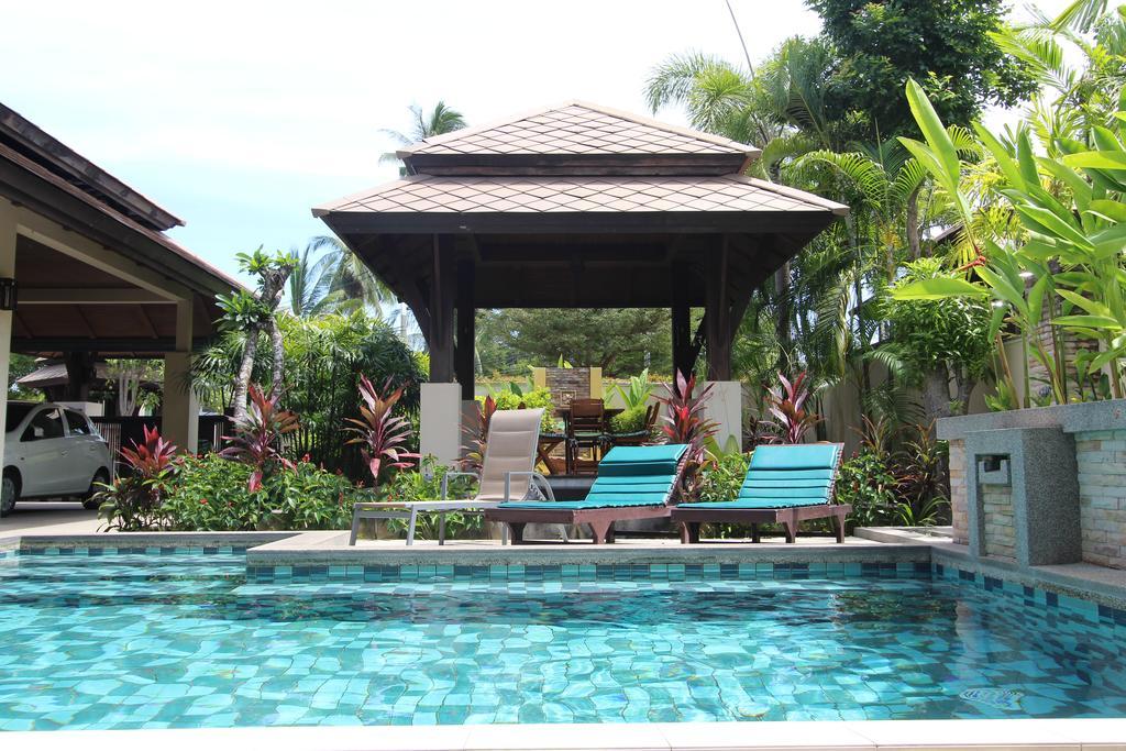 Large 4 Bed Short Walk To Maenam *