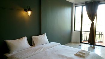 Raya Boutique Hotel *