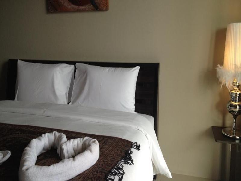 The Plaza 3*