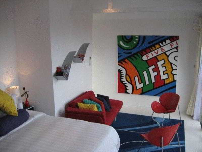 Akwa Inn 2*