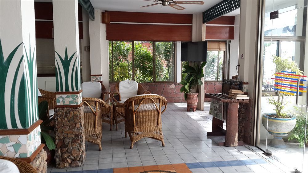Oyo 629 Chaytalay Palace Hotel 2*