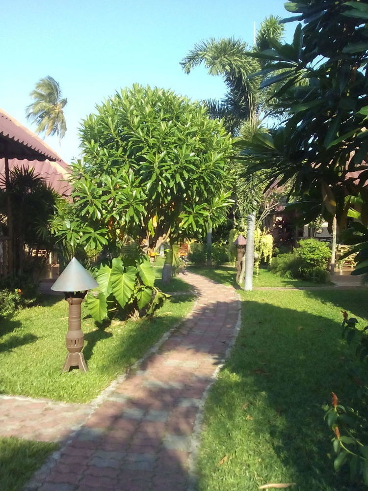 Resort Bee Nat Garden