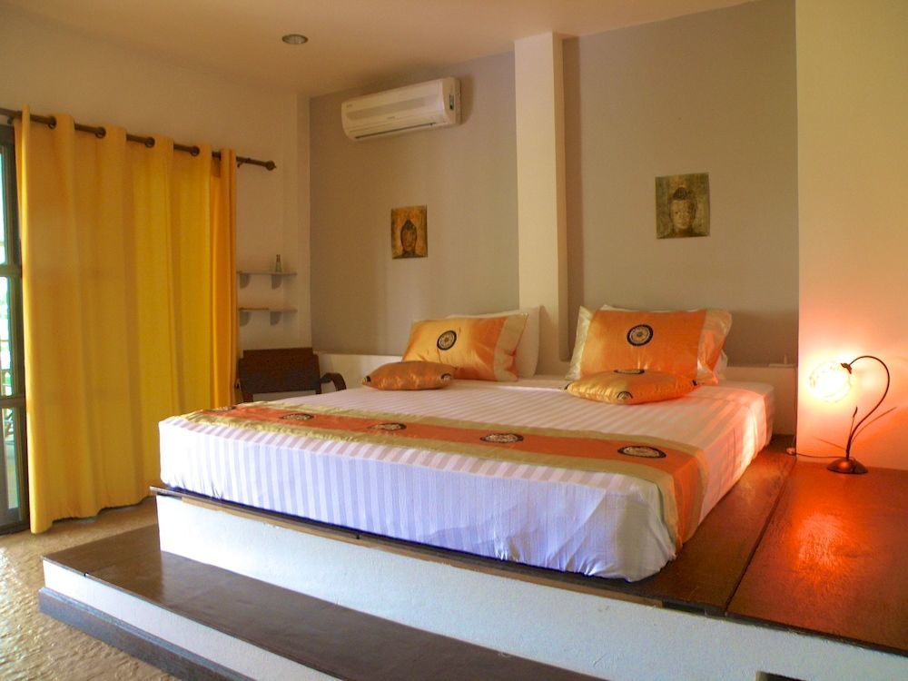Pink House 3*